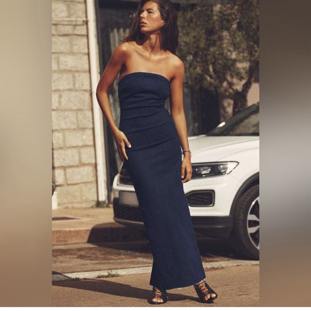 Zara’s strapless denim dress